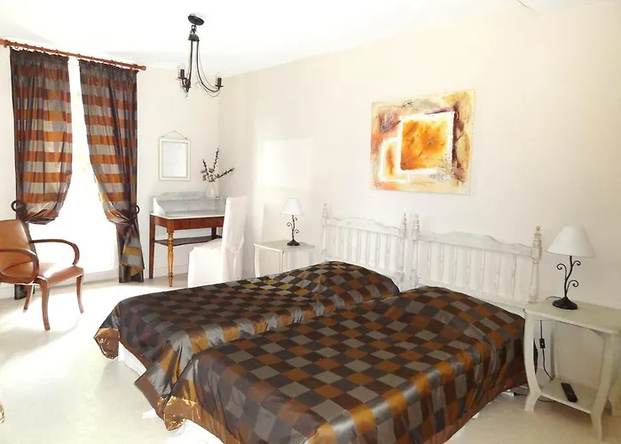 Les Malvaux فندق مبيت وإفطار Huriel